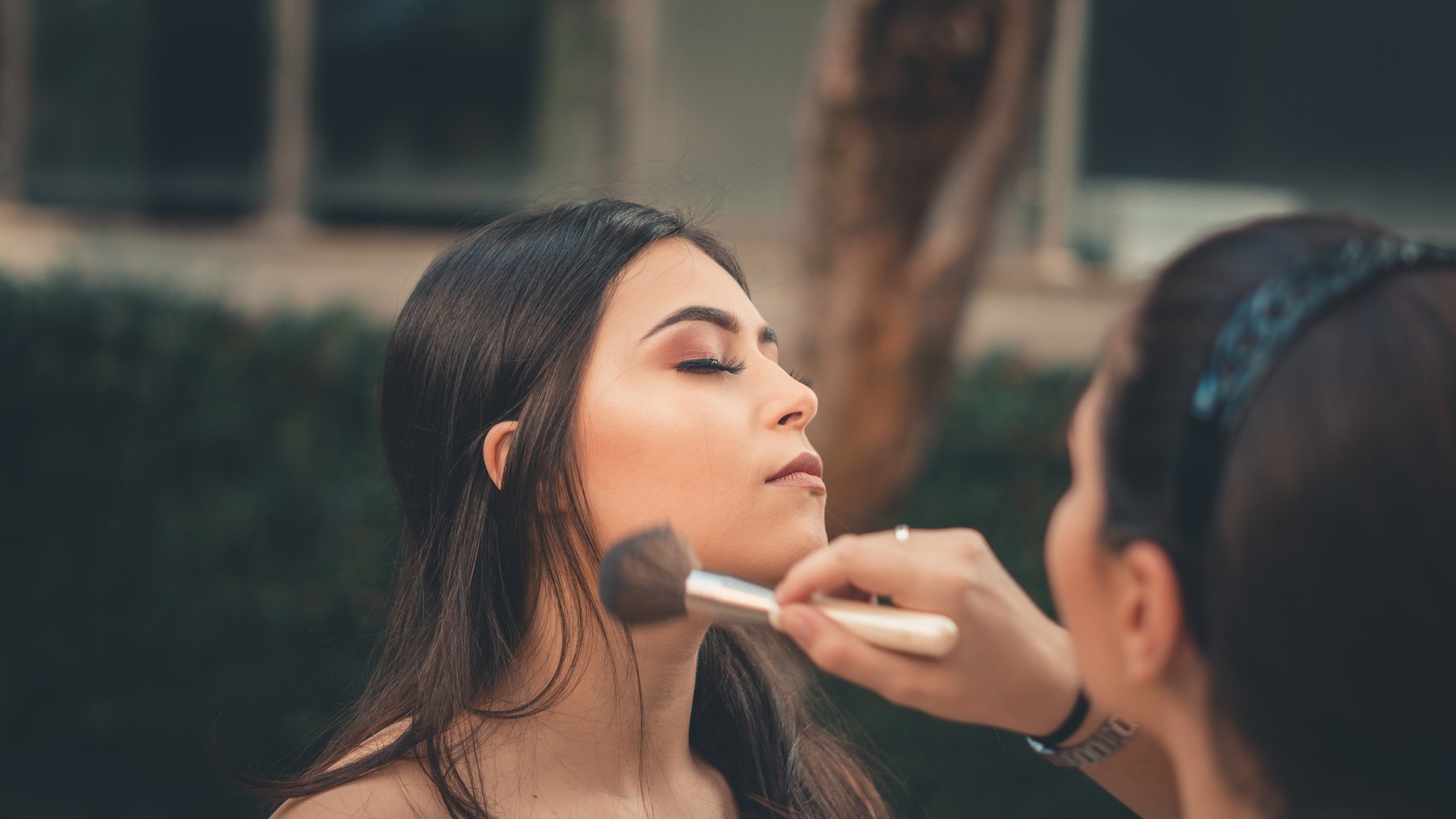 woman applying make-up